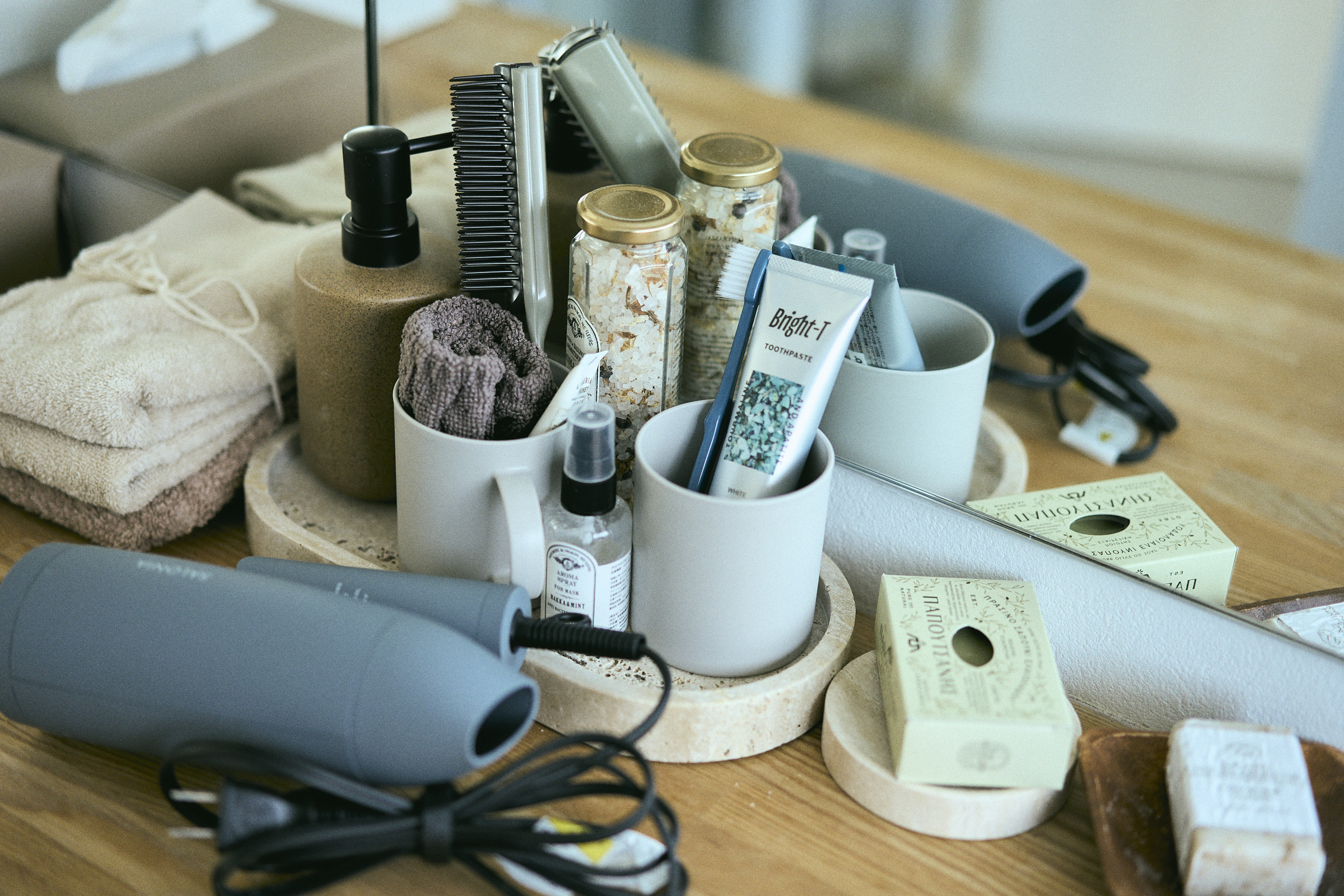 自然光ハウススタジオ　aL/Right STUDIO.　　洗顔シーン　洗面台撮影　パウダールームプロップス完備　撮影スタジオ　東京　世田谷　撮影