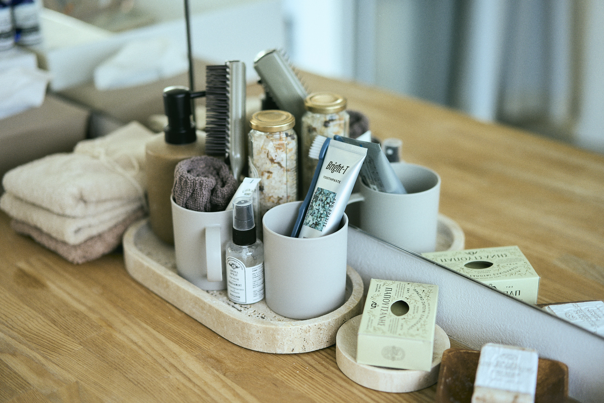 自然光ハウススタジオ　aL/Right STUDIO.　　洗顔シーン　洗面台撮影　パウダールームプロップス完備　撮影スタジオ　東京　世田谷　撮影