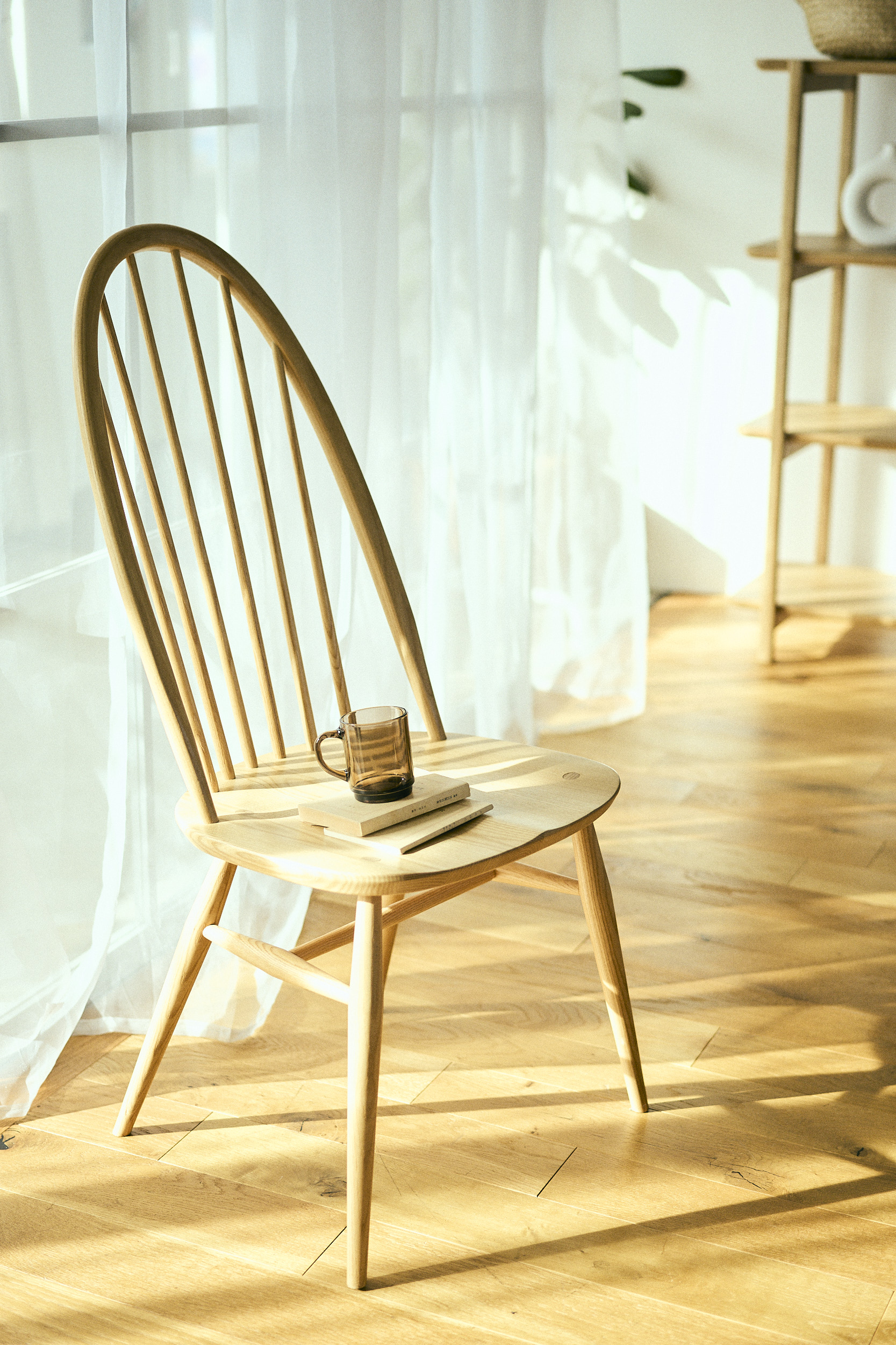 自然光ハウススタジオ 撮影用 家具 アーコール クエーカーチェ 自然光 ハウススタジオ aL/Right STUDIO. 光の入り方 美しい光 アーコール クエーカーチェ